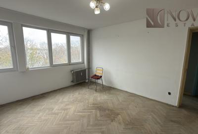 Apartament cu 3 camere semidecomandat în Titan