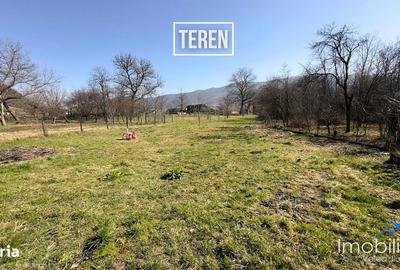 Casă cu 4 camere cu Teren 2700 Mp în Central - 2