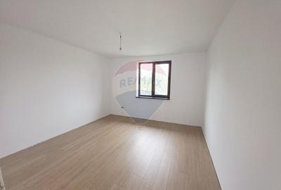 Casa cu livada si teren generos - Girov - 10