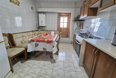 Apartament cu 3 camere decomandat în Păcurari - 8