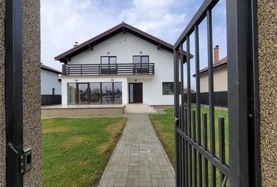 Casă individuală cu 5 camere în Exterior Est