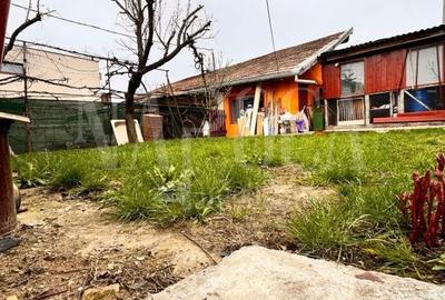 Casă individuală cu 4 camere cu Canalizare în Central - 1