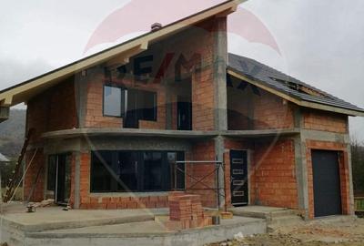 Casă cu 6 camere cu Teren 627 Mp în Central - 8