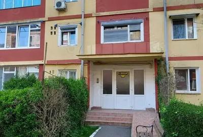 Apartament cu 3 camere semidecomandat în Govândari - 1