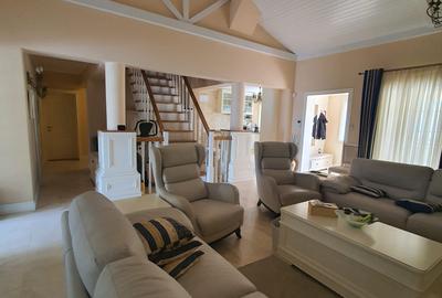 Vila Tip Duplex, 8 Camere, Teren 1100 Mp, Finisajele de Lux - 3