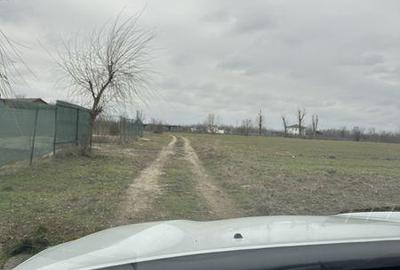 Teren de 2400 mp, în Central