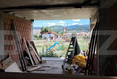 Casă cu 4 camere cu Canalizare în Cristian - 9