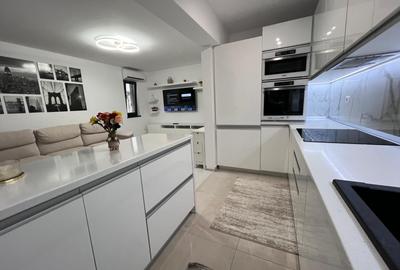 Apartament cu 2 camere semidecomandat, mobilat în Baza 3 - 11