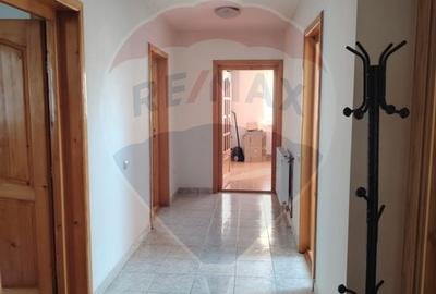 Casă / Vilă cu 8 camere de vânzare în zona Central - 21