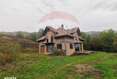 Casă cu 5 camere cu Teren 6400 Mp în Copalnic - 13