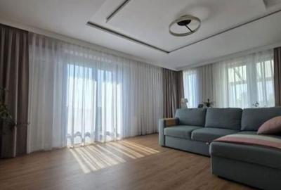 Apartament cu 4 camere semidecomandat, mobilat în Central