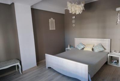 Apartament cu 2 camere semidecomandat, mobilat în Mamaia