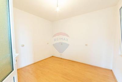 Casă cu 5 camere cu Teren 378 Mp în Purcăreni - 12