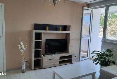Apartament cu 2 camere semidecomandat, mobilat în Tei