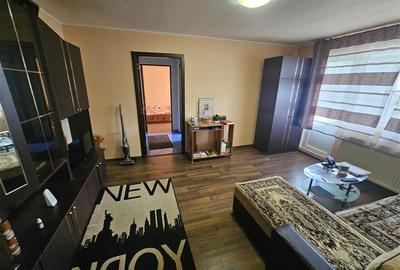 Apartament cu 2 camere semidecomandat, mobilat în Micro I - 22