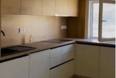 Apartament cu 4 camere decomandat în Florești