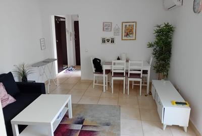 Piata Romana , 2 minute metrou , Bd Magherul stradal Piata Romana , 2 minute metrou , Bd Magherul stradal - 1