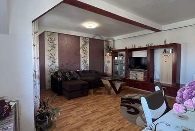 De vanzare- Apartament 3 camere str Luptei - 12