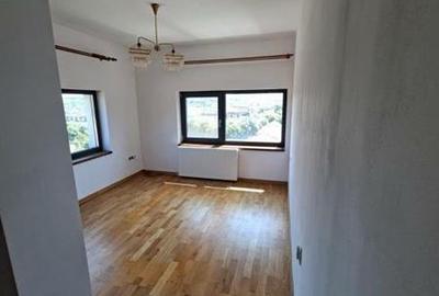Duplex cu 4 camere cu Canalizare în Borhanci
