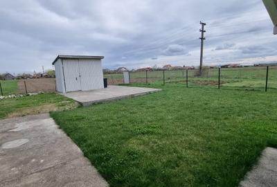 Casa de vanzare spre Vetis, drum principal - 2