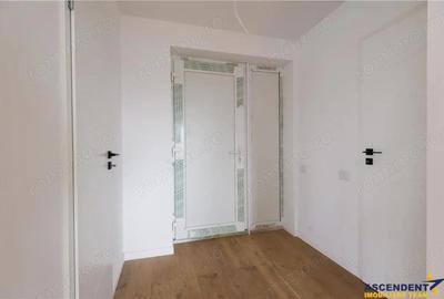 Casă cu 7 camere cu Canalizare în Noua - 3