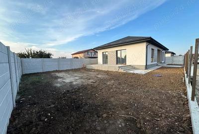 Casă cu 4 camere cu Teren 400 Mp în Domnești