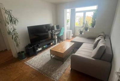 Apartament cu 3 camere decomandat, mobilat în Central