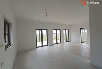 Casa individuala cu 4 camere de vanzare in Mosnita Noua Casa individuala cu 4 camere de vanzare in Mosnita Noua - 1