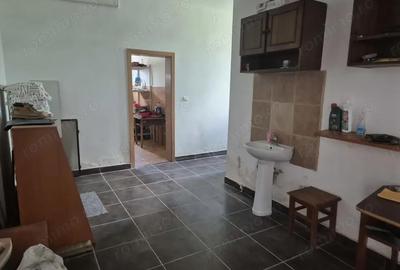Spațiu comercial, de 1,800 mp, în Central - 15