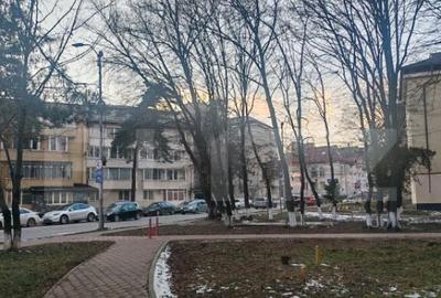 Apartament cu 2 camere, 40 mp, pretabil spatiu comercial, zo - 1