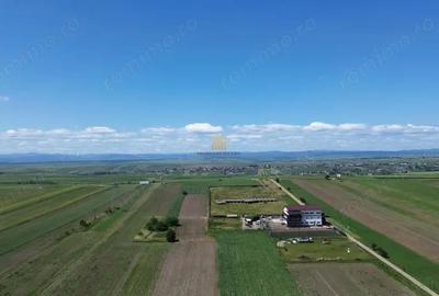 Teren de 36977 mp, în Central - 10