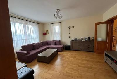 Apartament cu 5 camere decomandat în Platou - 1