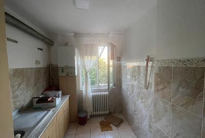 Apartament cu 3 camere semidecomandat în Central - 2
