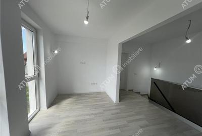 Casa intabulata cu 4 camere 3 bai si teren de 301 mp zona Ar - 5