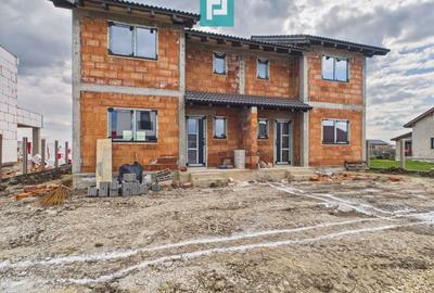 Duplex cu 4 camere cu Canalizare în Săcălaz - 1
