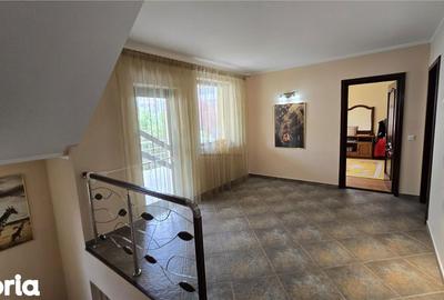 Casă cu 6 camere cu Teren 700 Mp în Vama - 11
