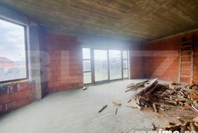 Casă cu 5 camere cu Teren 1000 Mp în Unirea - 1