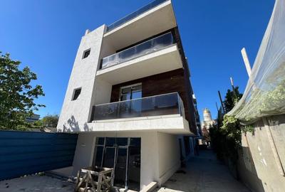 Apartament cu 3 camere semidecomandat în 13 Septembrie