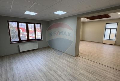 Spatiu de inchiriat in Centrul Istoric - renovat, vizibil, versatil - 11