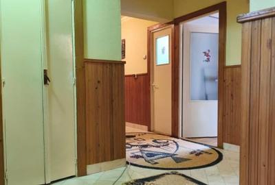 Apartament 4 camere in Simeria, zona 1 Decembrie, et 1 - 12