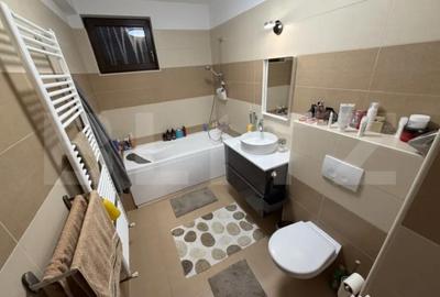 Casă cu 4 camere cu Teren 400 Mp în Cetate