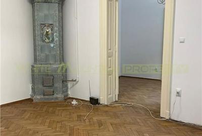 Casă cu 4 camere cu Canalizare în Victoriei - 4