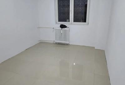 Inchiriez spatiu comercial- apartament 4 camere, Parter - 4