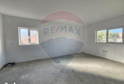 Casă cu 7 camere cu Teren 1439 Mp în Darova - 4