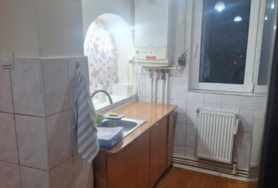 Inchiriez apartament pe strada Toamnei nr 1 - 2