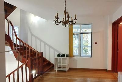 Casă individuală cu 8 camere cu Canalizare în Cotroceni - 9