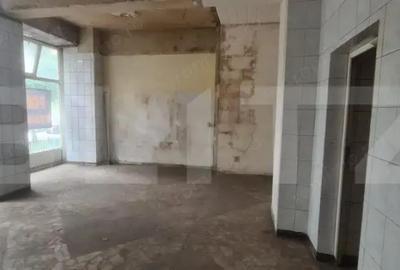 Spatiu comercial cu vad pietonal mediu, 195 mp
