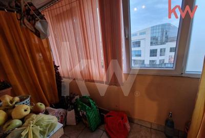 DE VANZARE apartament 2 camere decomandate Bulevardul Decebal - 10