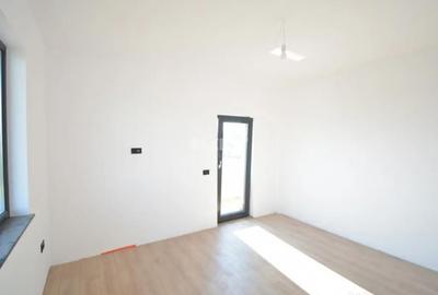 Casă cu 4 camere cu Canalizare în Central - 6