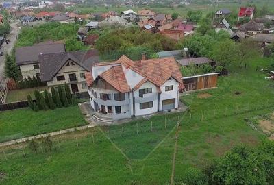 Casă cu 5 camere cu Garaj în Huedin - 1